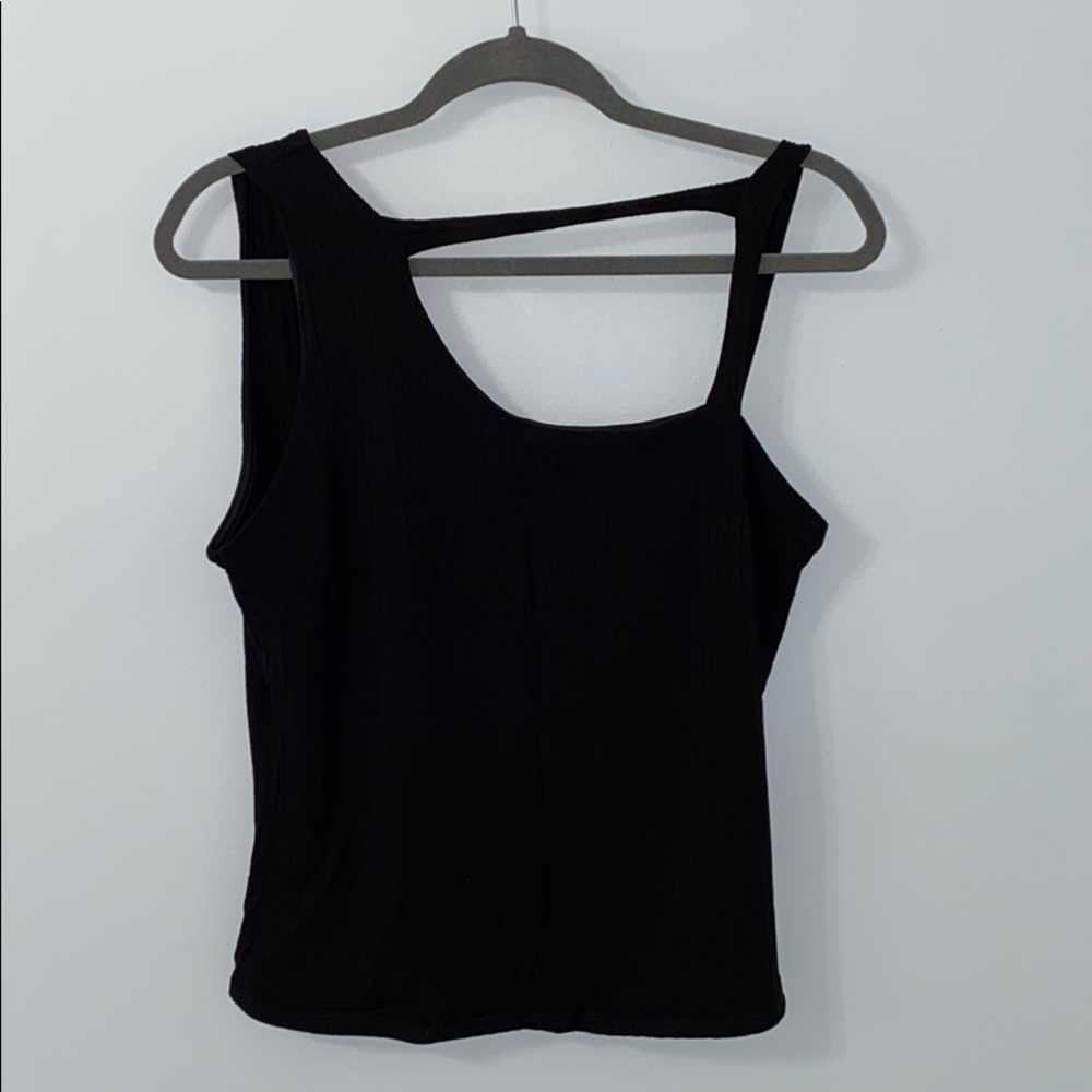 Black ribbed tank top